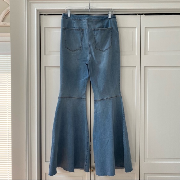 We The Free Just Float on Flare Bell Bottom Jeans | Size 32 - Picture 6 of 7